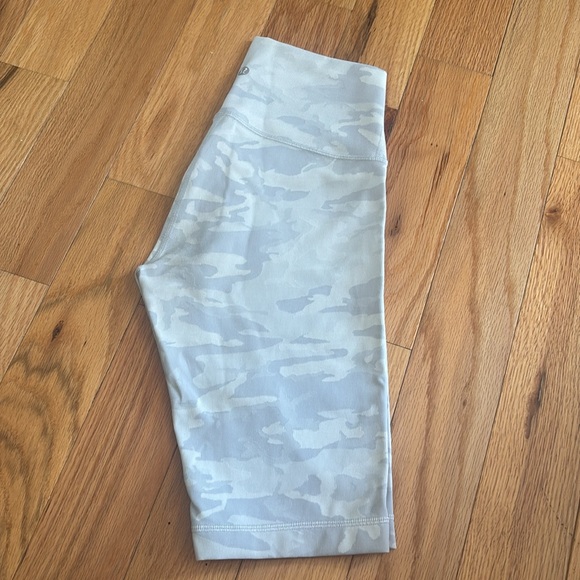 lululemon athletica Camo Bike Shorts - Gray - Picture 1 of 3